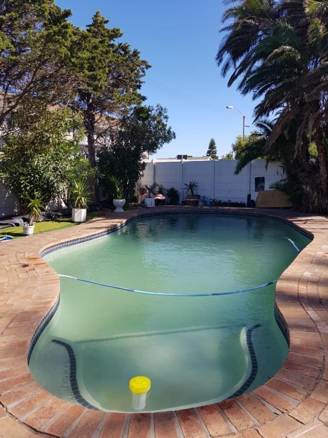 Salama Lodge Milnerton Kapstaden Exteriör bild