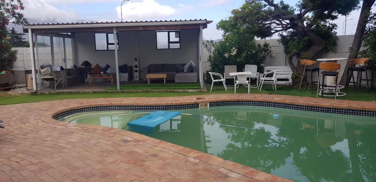 Salama Lodge Milnerton Kapstaden Exteriör bild