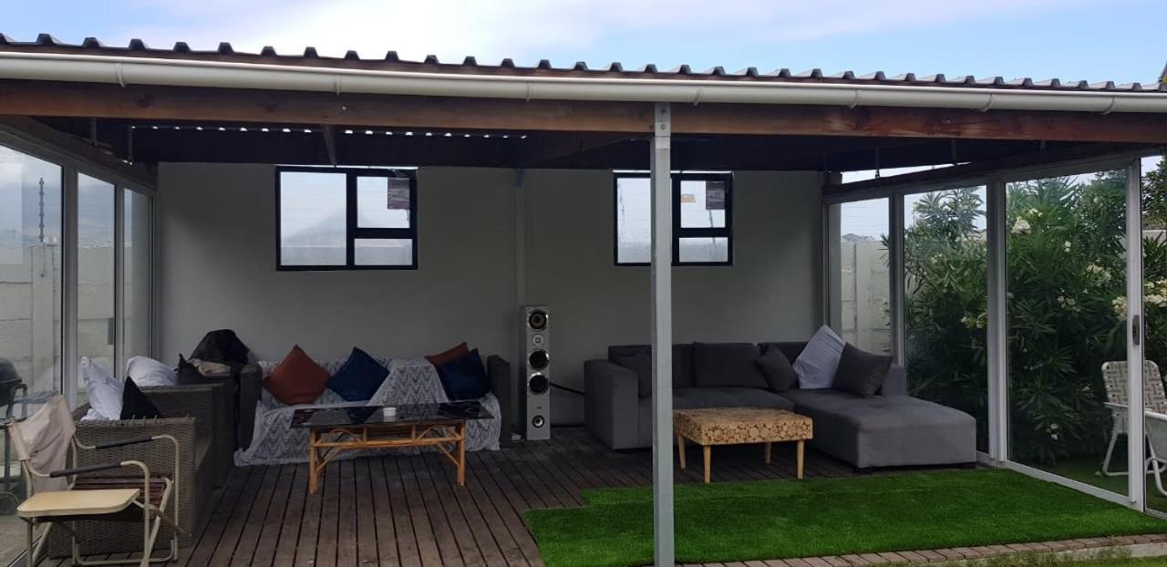 Salama Lodge Milnerton Kapstaden Exteriör bild